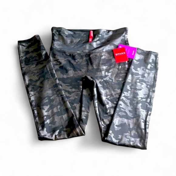 SPANX Pants - Womens Spanx Faux Leather Camo Leggings Medium Black Gray NWT